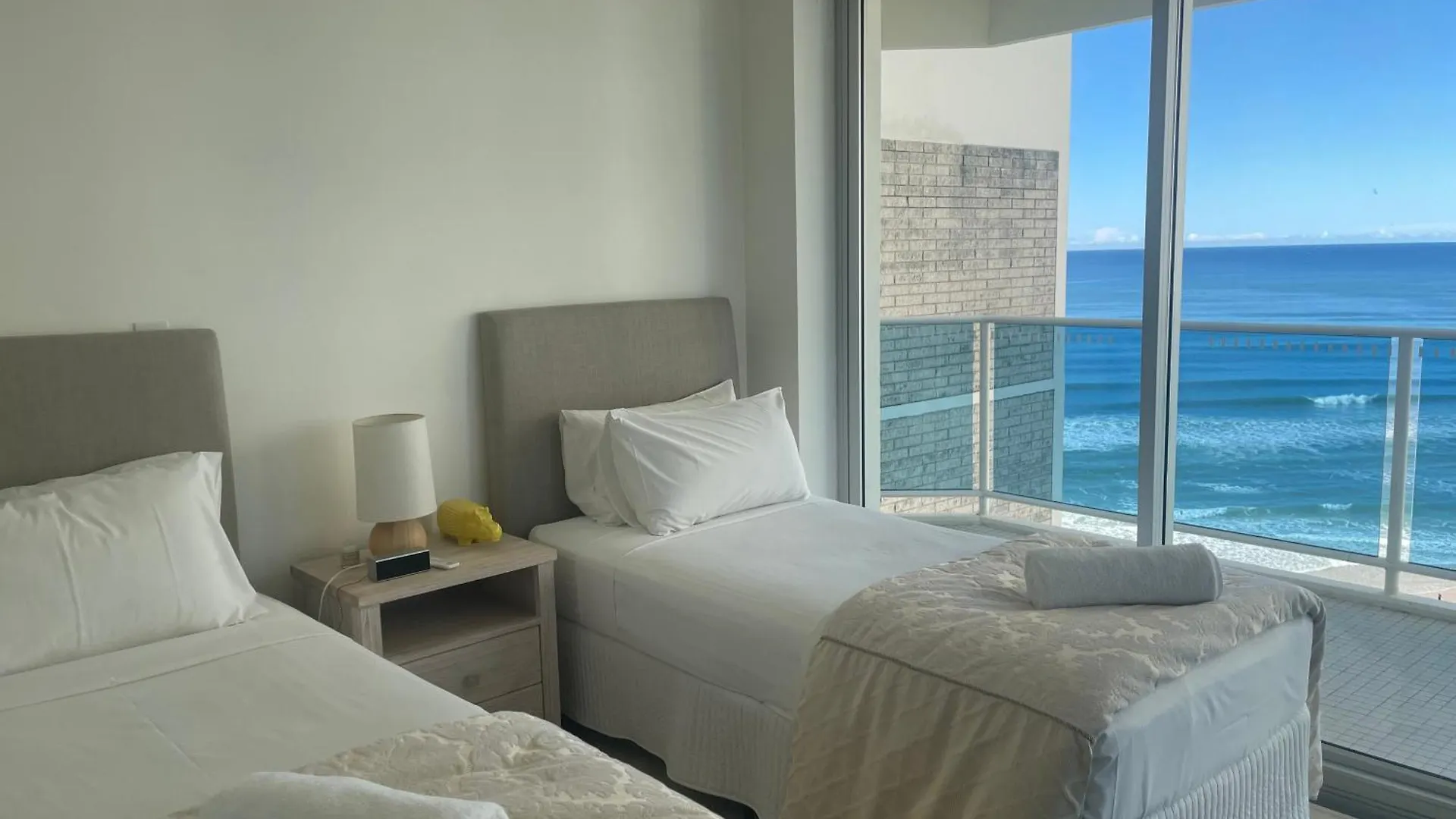 Aparthotel Grosvenor Beachfront Apartments Surfers Paradise Gold Coast
